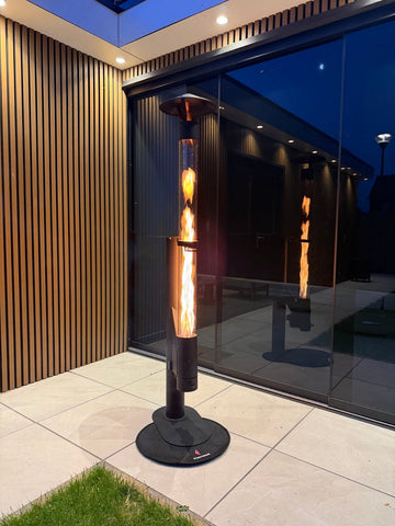 Flamesa Lumina Pelletofen auf einer stimmungsvollen Terrasse